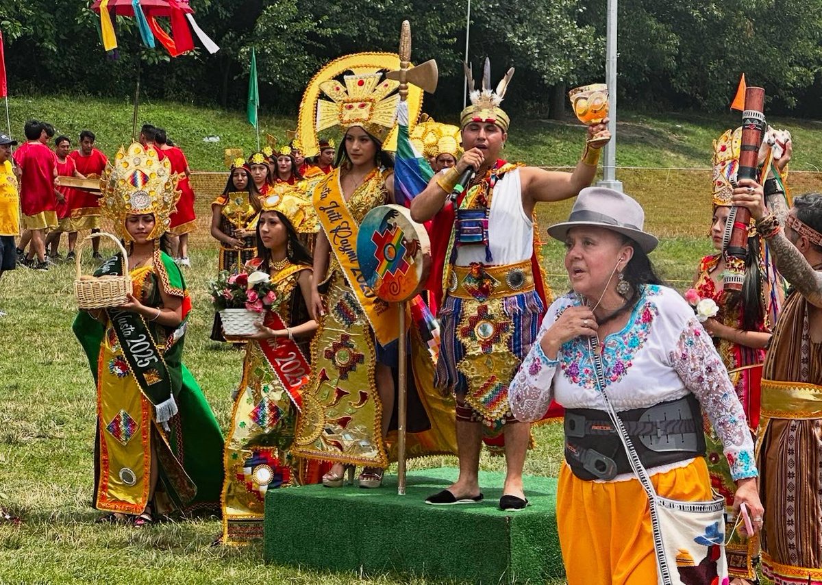 RagaForQueens's tweet image. It’s always exciting to join the annual Inti Raymi Festival (Fiesta del Sol) hosted by @csisapakari ☀️ “Inti Raymi translates into “Sun Party” in Quechua and every year, we continue this important Andean tradition of thanking the sun for energy & fertility right here in Queens!
