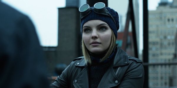 flamebirddays's tweet image. why the fuck has gotham selina just stolen my fucking hair GIVE BACK HER CURLS I DONT LIKE THIS