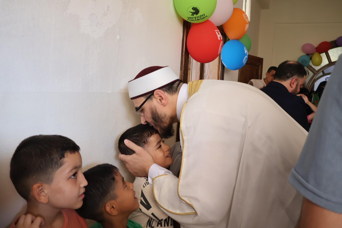 AleppoGov1's tweet image. نائب محافظ حلب، عبد الرحمن سلامة، يزور جرابلس برفقة مديري القطاعات الخدمية، لبحث مشاريع تعبيد طريق جرابلس–منبج، وصيانة جسر الساجور، وتعزيز دمج الشعب الإدارية ضمن هيكل المحافظة.
الجولة شملت زيارة دار الأيتام ومعبر جرابلس.
#محافظة_حلب