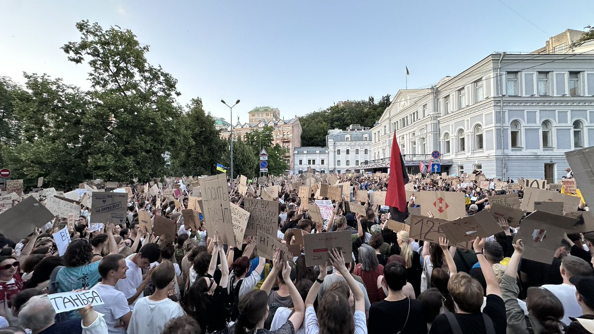 kostetskyi's tweet image. Лицемірство, подвійні стандарти і ще раз лицемірство, - наскільки ж це дістало.
Красиві усмішки при нікчемній дії.
Світлі обличчя при темній грі.
Дякую сьогодні усім українцям, які підтверджують протилежне.
Ви ті, заради кого варто продовжувати свій шлях.
Дякую🫶