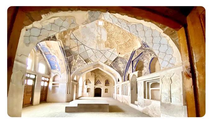Chabad's tweet image. 14 Facts About the Jews of Afghanistan
Afghanistan today hardly seems a place for a Jew to call home, yet for hundreds of years it hosted a large, flourishing Jewish community. With roots in antiquity, the Afghan Jewish community built rich lives in the face of political upheaval…