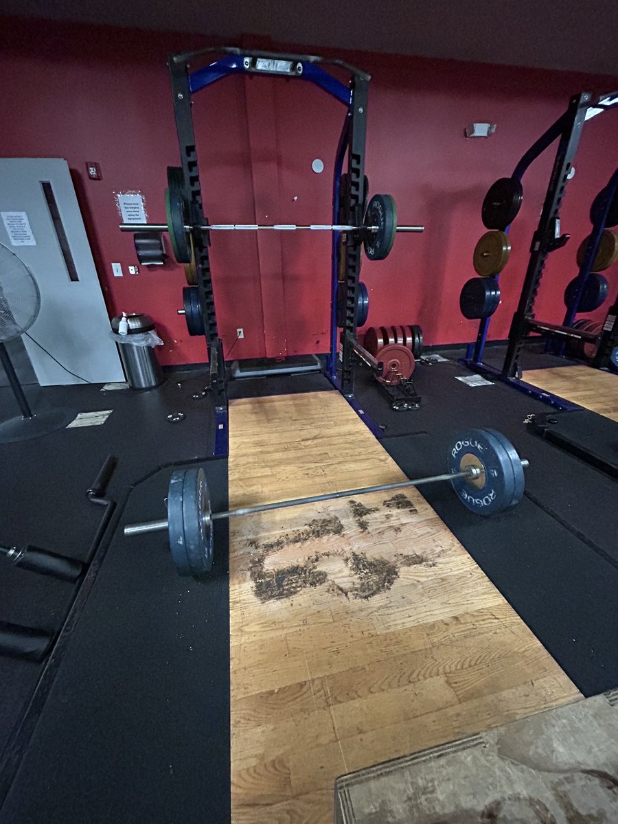 Ladies and gentlemen, the superset. Courtesy of <a href="/Schwarzenegger/">Arnold</a> and the Pump app.