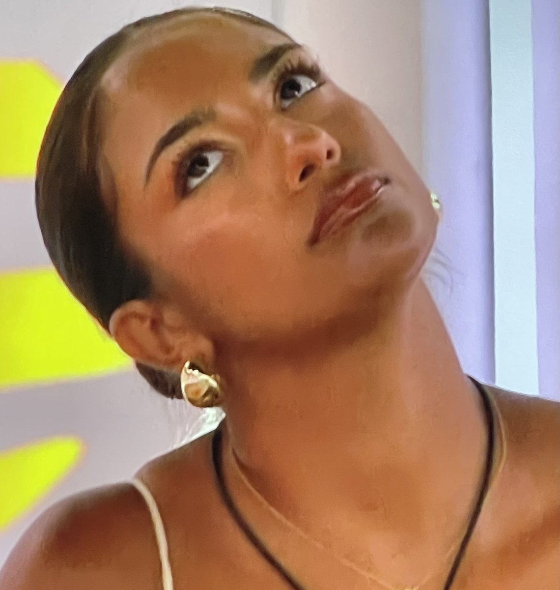 TheRealGSR_7's tweet image. This girl is TIRED….just pack up and get out of that messy place #LoveIslandUK #LoveIsland