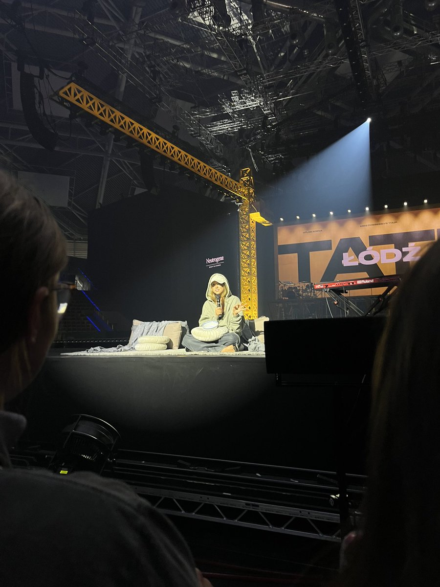 P1nguLovesT8's tweet image. I just realized that I didn't upload a single video from the Tate concert which I was at, and I even had VIP so the view was perfect LMAO