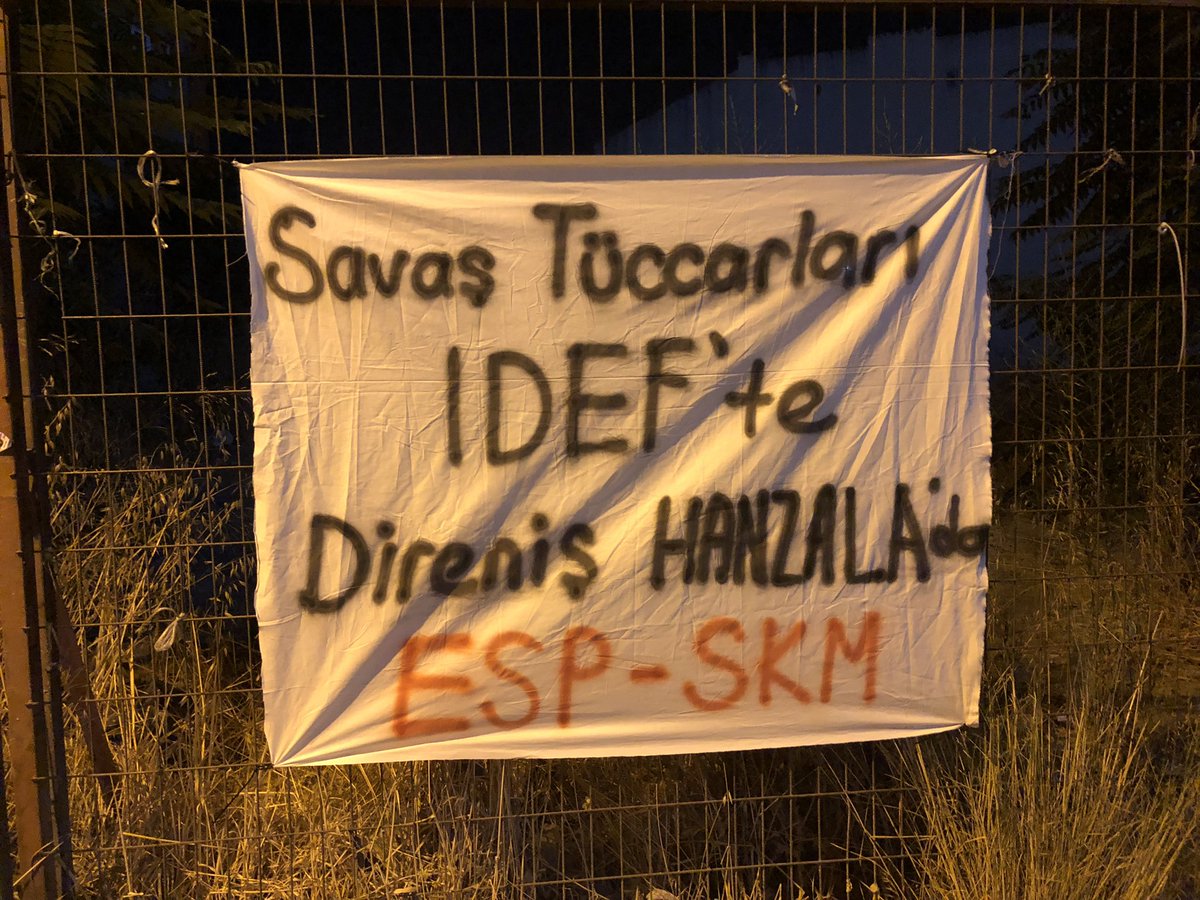 skmresmi's tweet image. Savaş Tüccarları IDEF’te, Direniş Hanzala’da!
Bir yanda kuşatma altındaki Gazze’ye yaşam taşıyan Hanzala gemisi;
diğer yanda savaşın, yıkımın ve ölümün sergilendiği IDEF.
IDEF, halklara karşı kurulan uluslararası bir suç ortaklığının vitrinidir,
AKP rejimi ise işlenen soykırım…