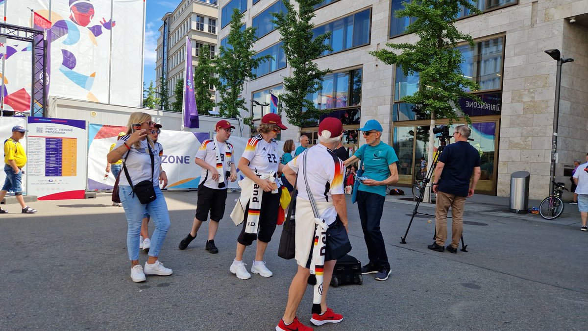 drugfreeworld's tweet image. 📷 📷 The energy was high for the UEFA Women’s Euro 2025 in Zurich! Our outreach team joined the action—connecting with fans, sharing materials, promoting prevention through sports. The perfect place to reach people from all walks of life with an uplifting and vital message.