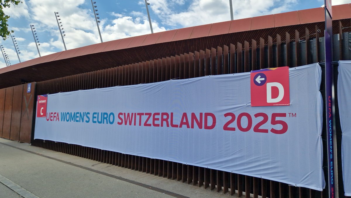 drugfreeworld's tweet image. 📷 📷 The energy was high for the UEFA Women’s Euro 2025 in Zurich! Our outreach team joined the action—connecting with fans, sharing materials, promoting prevention through sports. The perfect place to reach people from all walks of life with an uplifting and vital message.