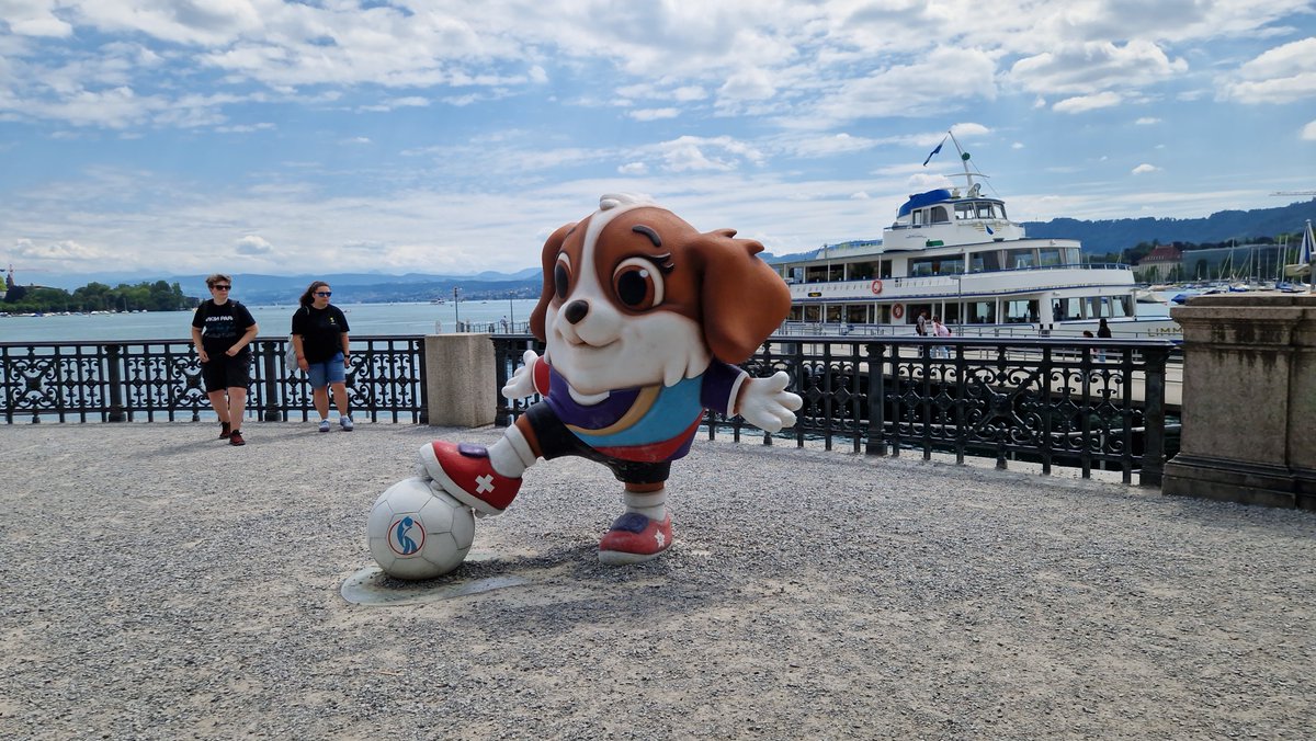 drugfreeworld's tweet image. 📷 📷 The energy was high for the UEFA Women’s Euro 2025 in Zurich! Our outreach team joined the action—connecting with fans, sharing materials, promoting prevention through sports. The perfect place to reach people from all walks of life with an uplifting and vital message.