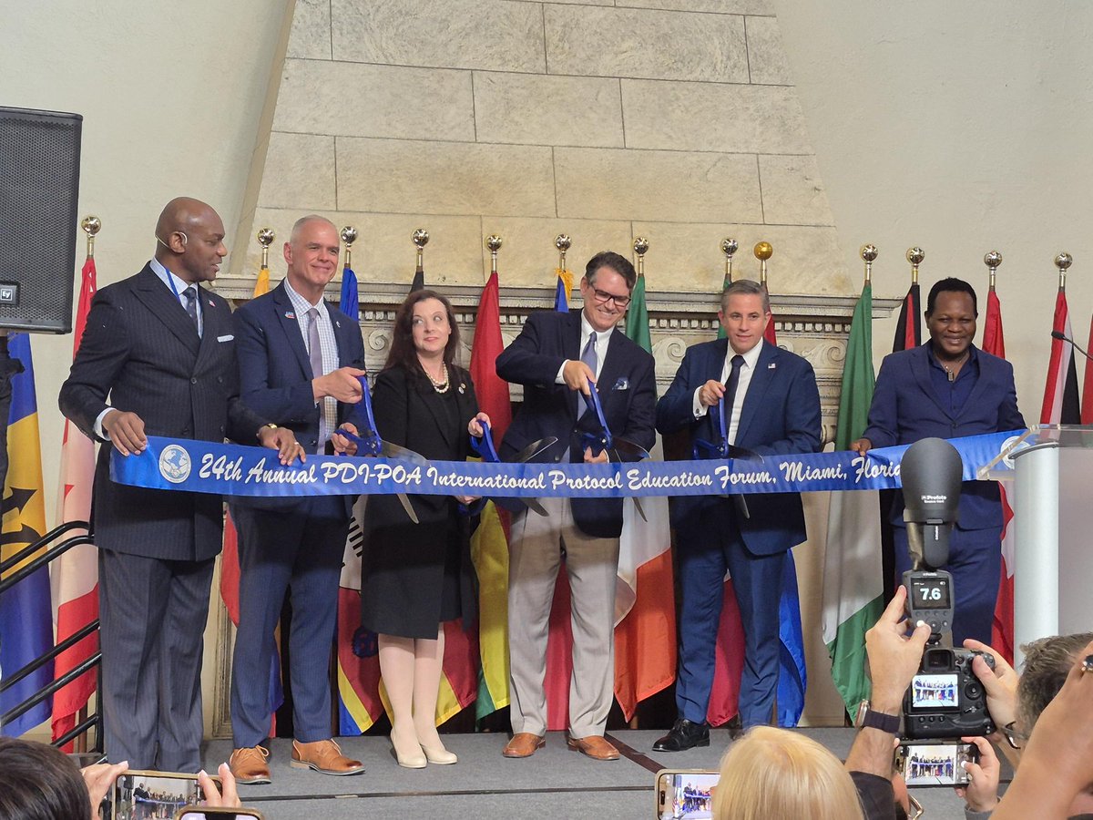 FLSecofState's tweet image. Florida Secretary of State @CordByrd was honored to deliver the keynote address at the 24th Annual PDI-POA International Protocol Education Forum in Miami! Secretary Byrd spoke on "Cultivating Cultural Connections" and how Florida's international partnerships strengthen our…