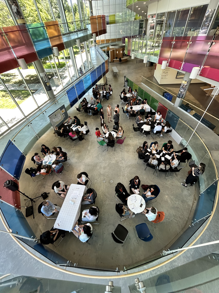 GenomeBC's tweet image. On July 21, Sarah Chapman joined the #seed2STEM Career Roundtable at @ICORD_SCI , connecting Indigenous high school students with STEM pros. Students explored career paths, asked big questions &amp;amp; got inspired about their future in science! 🌱🔬
#GenomicsInBC #STEMCareers