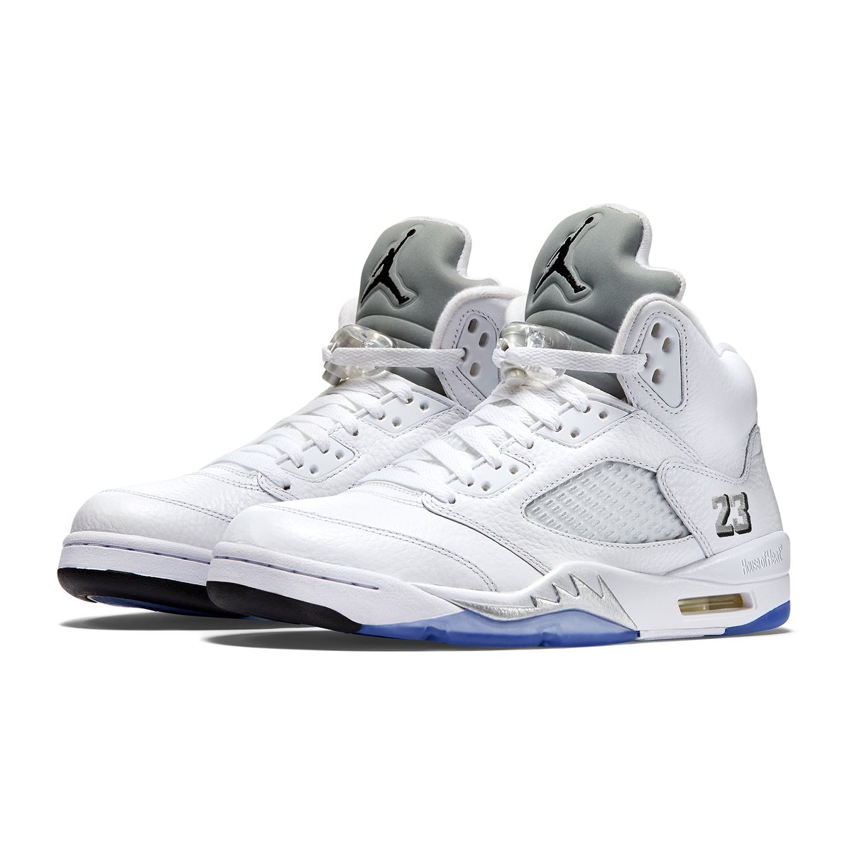 houseofheat's tweet image. The 2026 "White Metallic" AJ5 will have Nike Air branding 🧊
DETAILS: hoh.news/GaWNLfCr