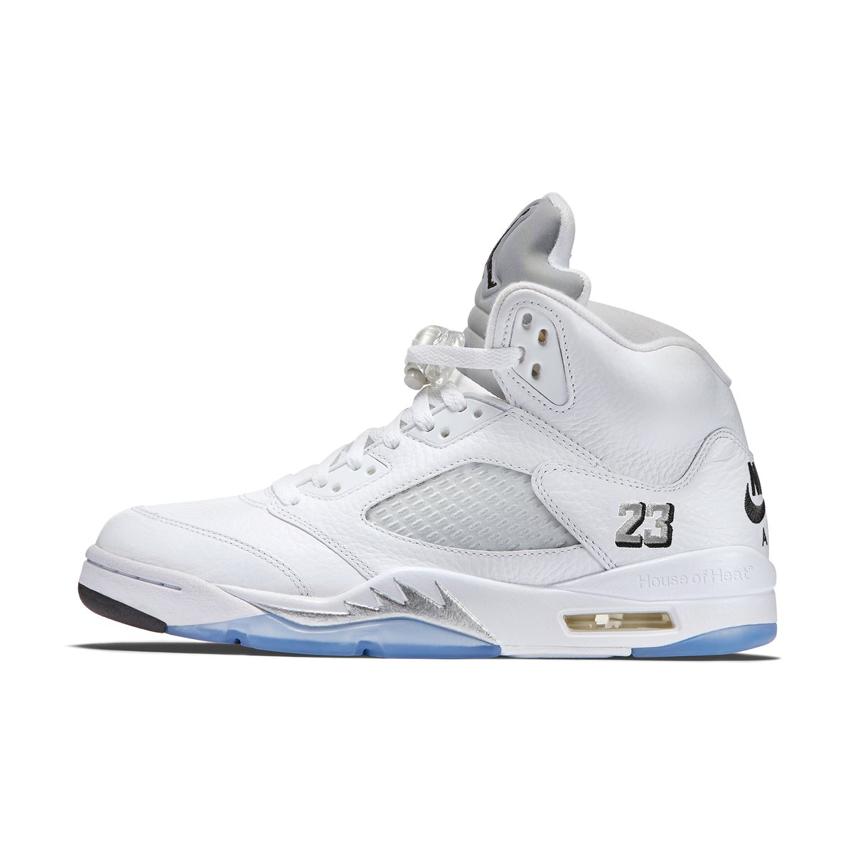 houseofheat's tweet image. The 2026 "White Metallic" AJ5 will have Nike Air branding 🧊
DETAILS: hoh.news/GaWNLfCr