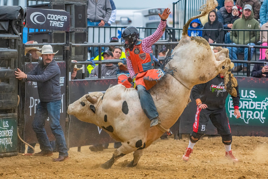 fangsbites's tweet image. PBR announces new multi-year agreement with The CW dlvr.it/TM4jnJ