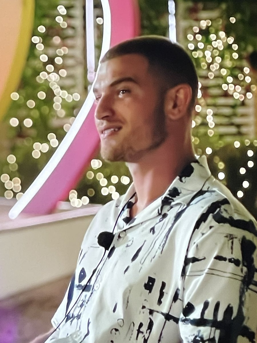 TheRealGSR_7's tweet image. With the greatest respect Blu…the pool inflatables got more action first time you were in the Villa 😭😭😭 #LoveIslandUK #LoveIsland