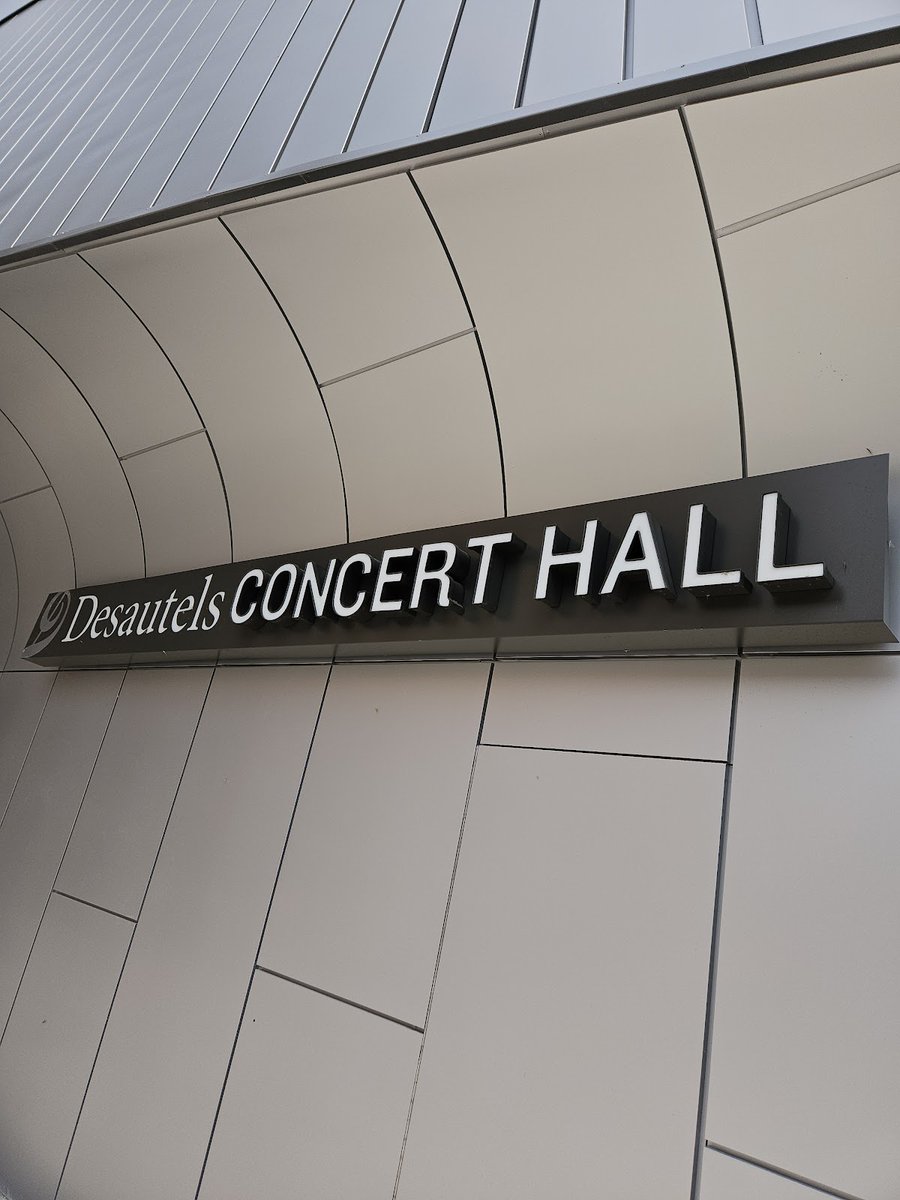 RoofsTemple's tweet image. Design that performs.
Custom-curved aluminum composite panels at U of M’s Desautels Concert Hall offer architectural beauty with long-term durability.

#TempleMetalRoofs #ACM #ArchitecturalCladding #AluminumCompositePanels #MetalFabrication #ModernArchitecture #Winnipeg