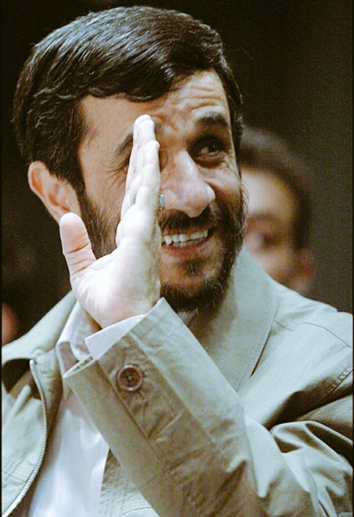 reza_ebrahimi3's tweet image. 🎬 ۱۵ سال پیش شخصی به نام آقای مهدی ابراهیمی زاده ایرانی و الاصل متولد شهر بُن در #آلمان حاضر شده کاپشن تَن #احمدی_نژاد را به مبلغ ۵۴ میلیون تومن جهت کار امور خیریه خریداری کند.
👈 درود خدا بر #احمدی_نژاد❤