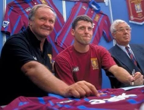 AndrewUllah's tweet image. A V ERY Happy Birthday to Andy Townsend 🏐🏆🏐🏆#AndyTownsend #AstonVilla #VillaPark