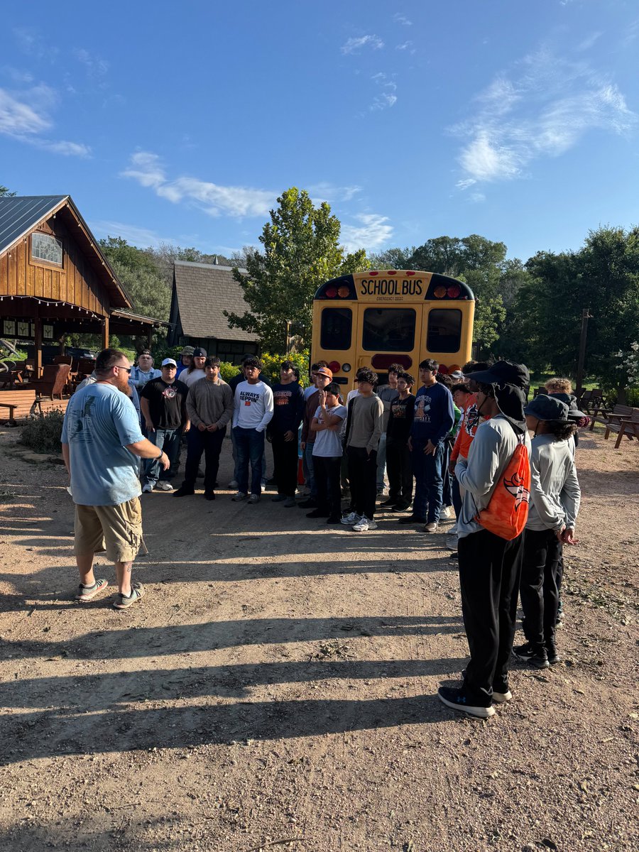NISDBrandeis's tweet image. This week wasn’t about textbooks or tests—it was about real lives, real stories, and the strength of coming together. Today 29 Bronco Athletes volunteered cleaning up in Ingram, Texas.
#RepTheB #BTheBrand #BeyondTheGame
@danaperry73 @Coach_KLewis @NISD @NISDAthletics