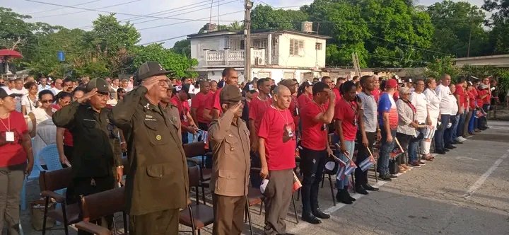 En el acto provincial por el 26 de julio desde el municipio Colombia, la #ULTCuba fue distinguida por su aporte al desarrollo territorial y su alta pertinencia social.
#SomosULT en la #UniversidadCubana 
#PorUn26EnEl26