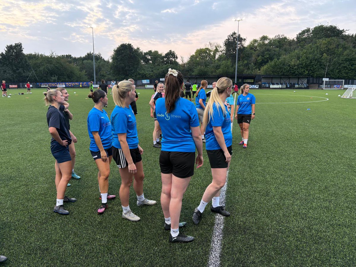 STFCWomen's tweet image. Strength, conditioning and football tonight for the First Team ⚽️
Working hard in preparation for the start of the season!
Thanks to Slade Fitness for taking our session!
@SevenoaksTownFC