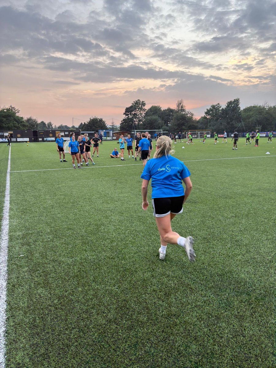 STFCWomen's tweet image. Strength, conditioning and football tonight for the First Team ⚽️
Working hard in preparation for the start of the season!
Thanks to Slade Fitness for taking our session!
@SevenoaksTownFC
