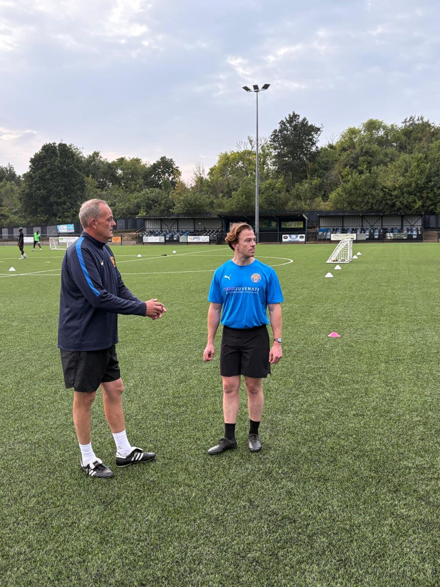 STFCWomen's tweet image. Strength, conditioning and football tonight for the First Team ⚽️
Working hard in preparation for the start of the season!
Thanks to Slade Fitness for taking our session!
@SevenoaksTownFC