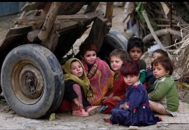 Meharsultan176's tweet image. ہماری خانہ بدوشی ہماری منزل ہے
ہم اپنے آپ میں رہتے ہیں دربدر آباد
#اردو_زبان