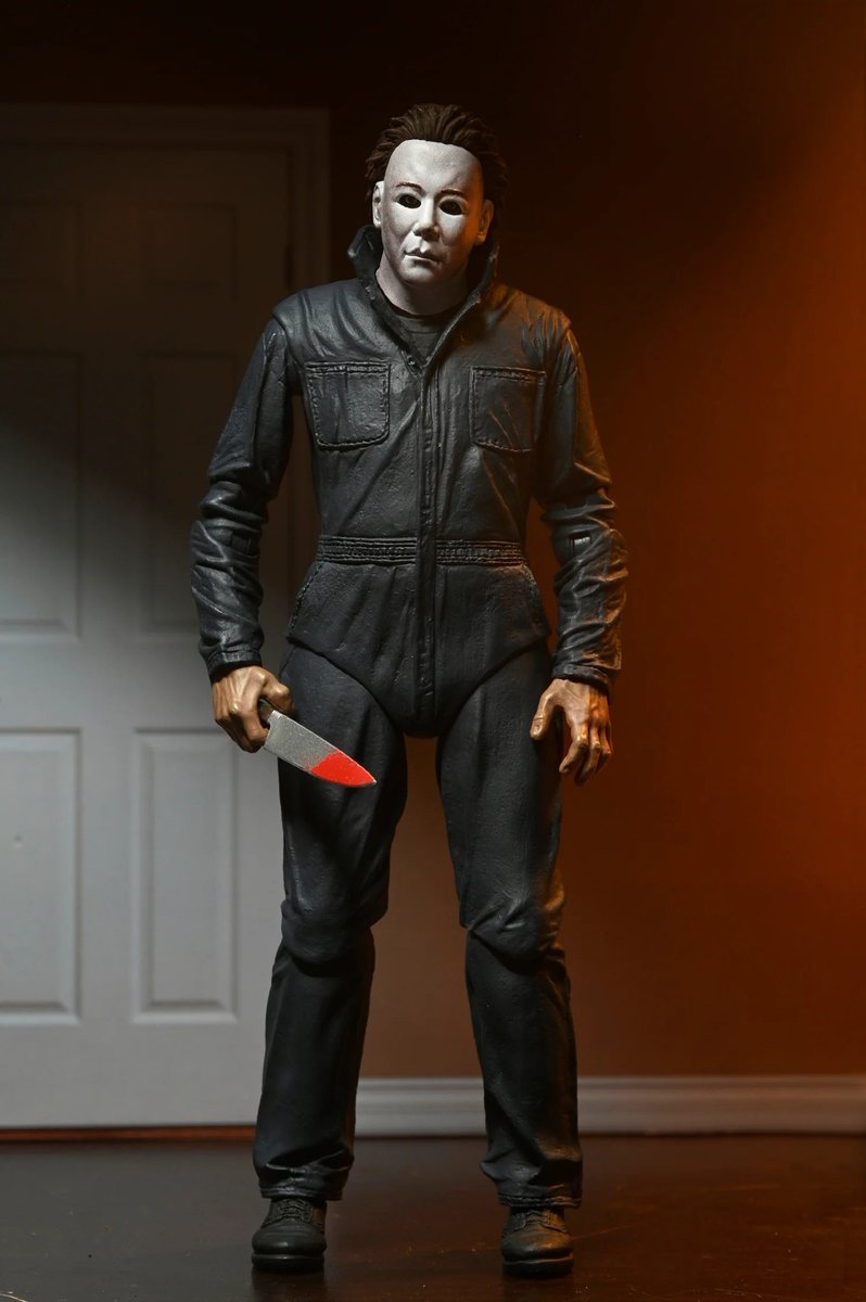 HalloweenDaily's tweet image. Neca's NEW HALLOWEEN H20 Ultimate #MichaelMyers figure includes both masks from the film, plus the third CG-enhanced version, and more, now up for pre-order. See more: youtu.be/A8GGYaPITsg
🎃
