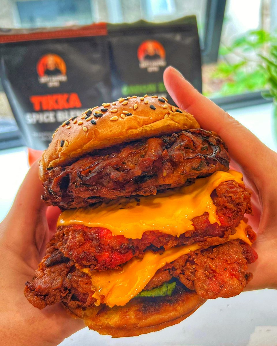 MattCooperBites's tweet image. Sorry if you are trying not to think about eating but the Fried Chicken Tikka Bhaji Loaded Burger recipe is now available
🤤
mattcooperbites.com/recipes/fried-…