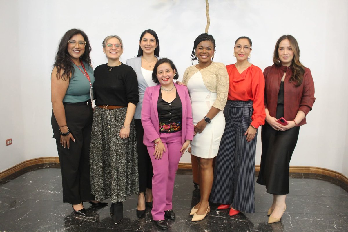 Ana Herrera / Tu Voz (@anaherreragomez) on Twitter photo 📌Comprometidas por una vida libre de violencia.
Como Asambleístas de la <a href="/BancadaRC5/">Bancada Ciudadana</a> nos reunimos con el grupo de representantes del Programa Luciérnaga, que por tres años ha investigado la violencia de género en el país.
Hablamos sobre las realidades que enfrentan muchas 📌Comprometidas por una vida libre de violencia.
Como Asambleístas de la <a href="/BancadaRC5/">Bancada Ciudadana</a> nos reunimos con el grupo de representantes del Programa Luciérnaga, que por tres años ha investigado la violencia de género en el país.
Hablamos sobre las realidades que enfrentan muchas