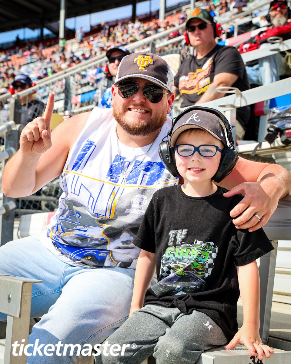ItsBristolBaby's tweet image. Little fans, big thrills! 🎟️🏁
Kids 🎟️ are only $10 for the #BassProNightRace presented by Ticketmaster.
bit.ly/43eMpMb