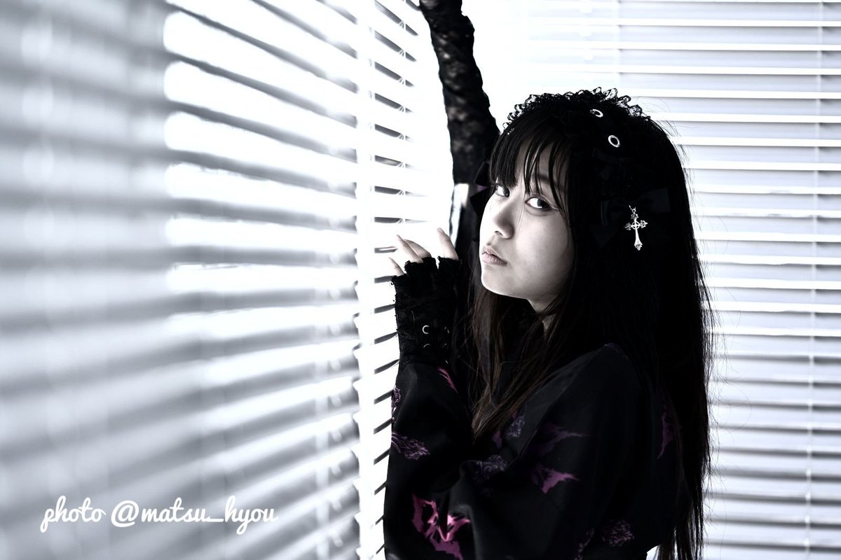 ブラインド…

model
北杜災禍 <a href="/kitamori_97/">北杜災禍</a>
（夢腐論 <a href="/mufu_ron/">夢腐論</a>）

さくひん魂2日目…

丁寧に写真を観ていた彼女を午後の日射しが感じられる場所で…

#portrait 
#portraitphotograph
#portraitphotography