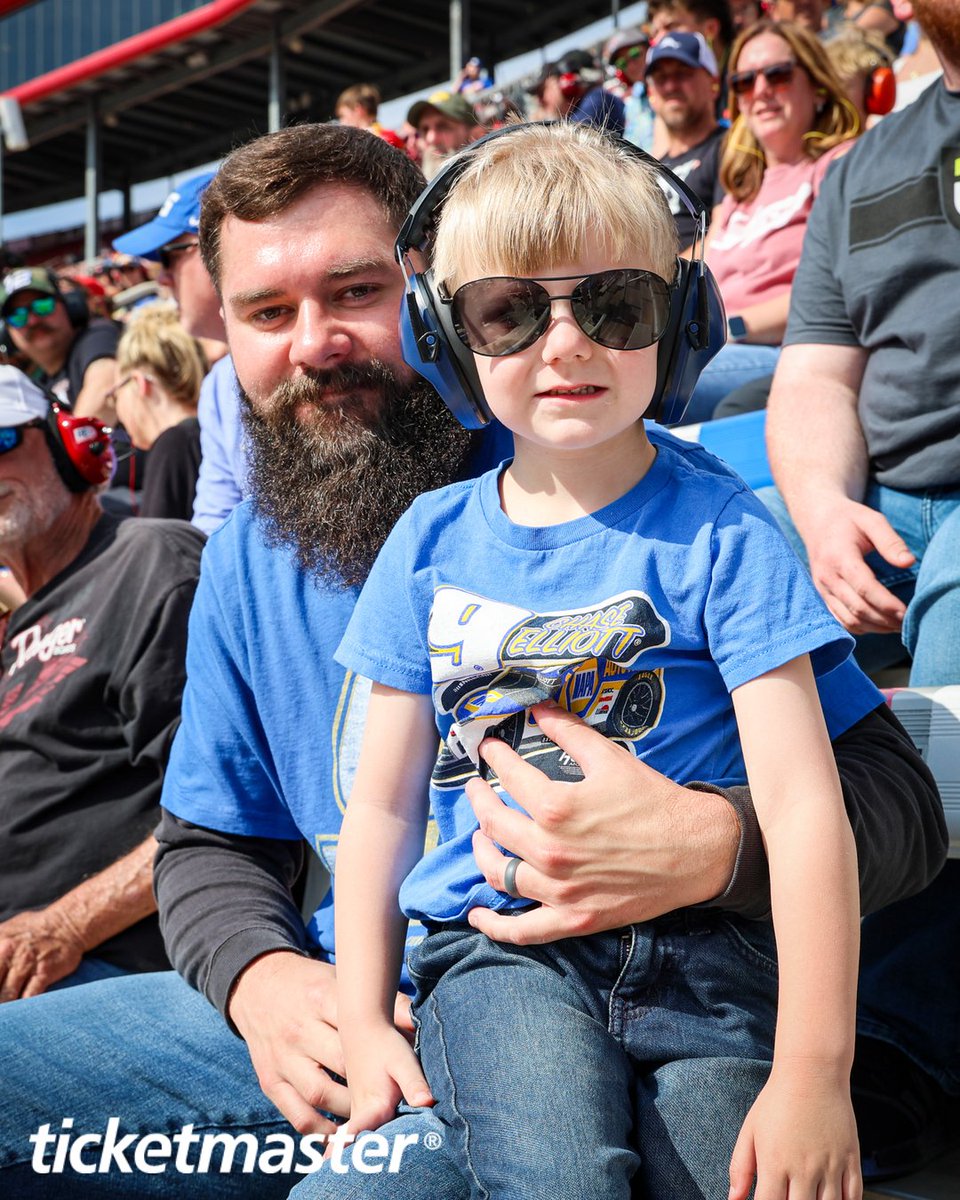 ItsBristolBaby's tweet image. Little fans, big thrills! 🎟️🏁
Kids 🎟️ are only $10 for the #BassProNightRace presented by Ticketmaster.
bit.ly/43eMpMb