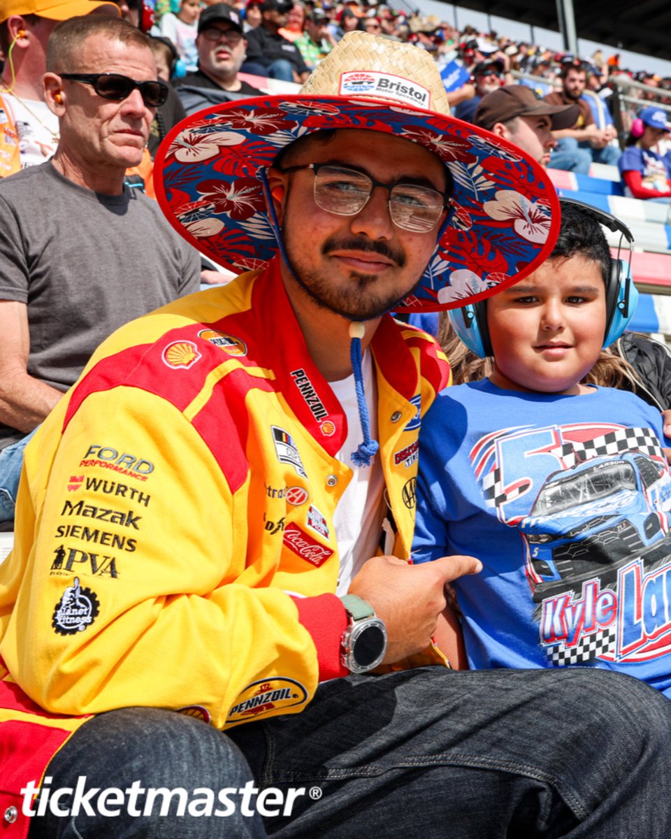ItsBristolBaby's tweet image. Little fans, big thrills! 🎟️🏁
Kids 🎟️ are only $10 for the #BassProNightRace presented by Ticketmaster.
bit.ly/43eMpMb