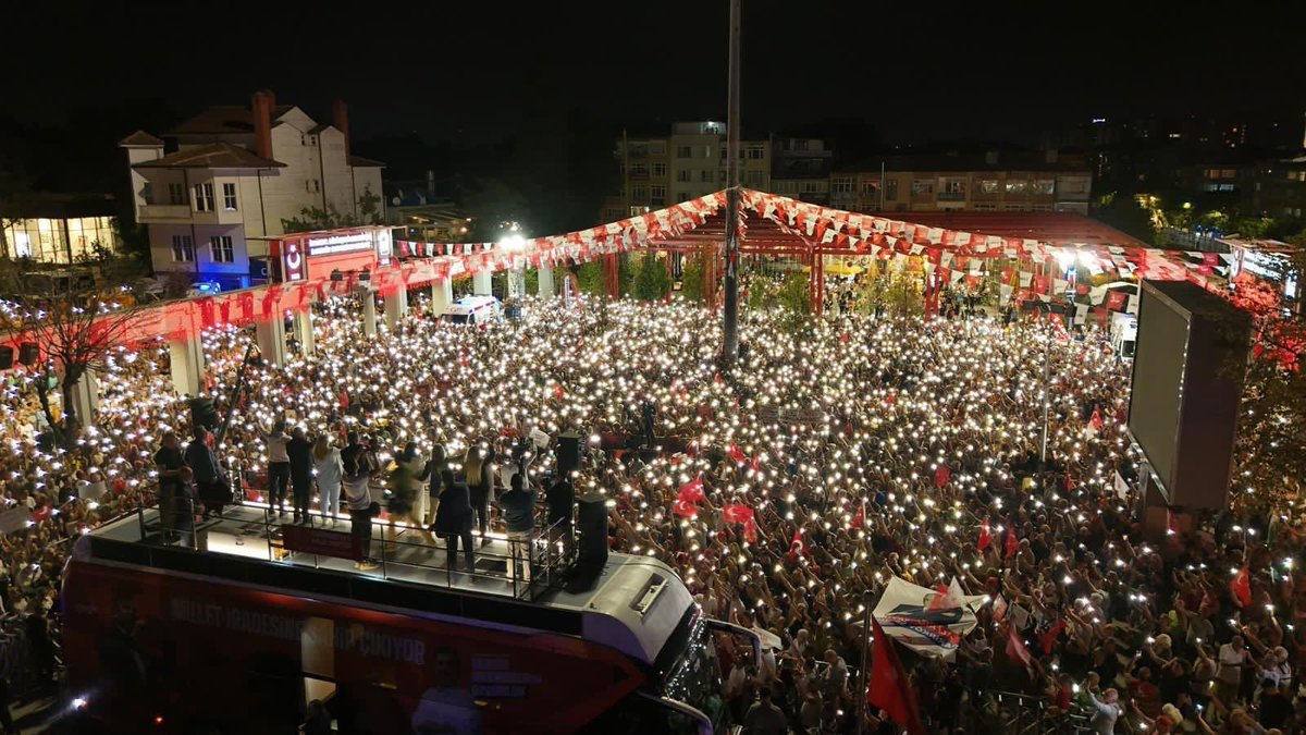 Bakırköy Özgürlük Meydanı’nda Genel Başkanımız Özgür Özel ile adalet ve özgürlük isteyen on binleri ağırladık.

Cumhurbaşkanı Adayımız Ekrem İmamoğlu ve tüm yol arkadaşlarımıza özgürlük için Birlik oldukça, adalet ve özgürlük isteyenlerin sesi gür çıkacak.