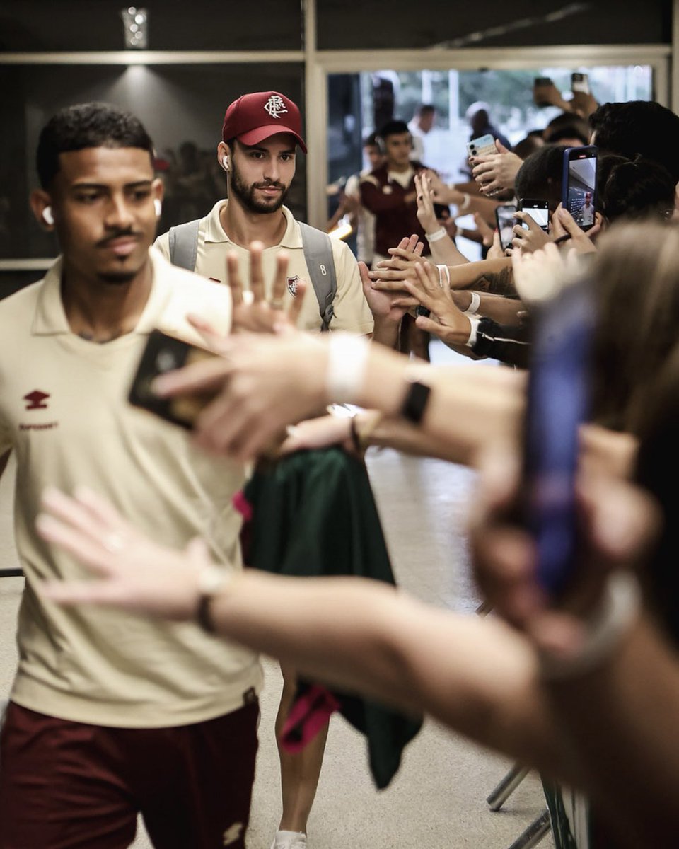 Fluminense F.C. (@fluminensefc) on Twitter photo #TimeDeGuerreiros sendo muito bem recebido no Maraca! Só pra quem é <a href="/SocioDoFlu/">Sócio Futebol</a>! 🇭🇺
📸: Lucas Merçon/FFC #TimeDeGuerreiros sendo muito bem recebido no Maraca! Só pra quem é <a href="/SocioDoFlu/">Sócio Futebol</a>! 🇭🇺
📸: Lucas Merçon/FFC