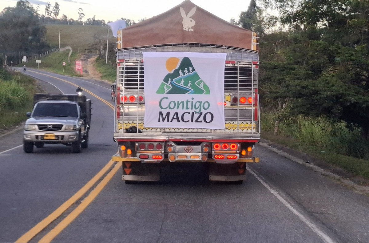 HumanidadVigent's tweet image. 🗣️ ¡Estamos #ContigoMacizo! ✊ Nos sumamos a la Misión Humanitaria por el sur del Cauca 🫂 El Macizo reclama respeto a los DDHH, la vida y la paz, exigiendo al Estado respuestas reales y urgentes frente a la violencia y la crisis que enfrentan las comunidades y los territorios 🌱