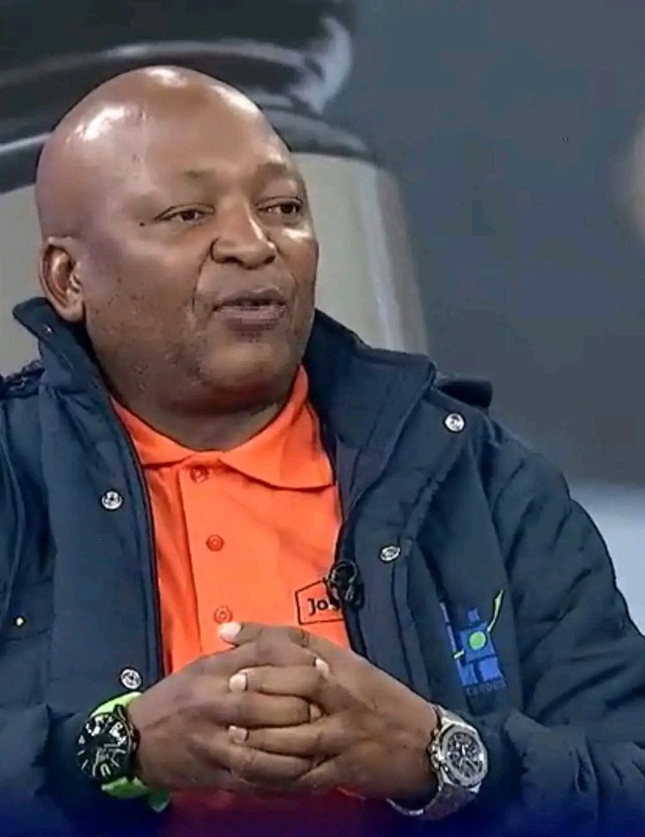 MVProJileka's tweet image. A man with two watches still finds himself at a wrong place at a wrong TIME. Talk about no timing 😅
