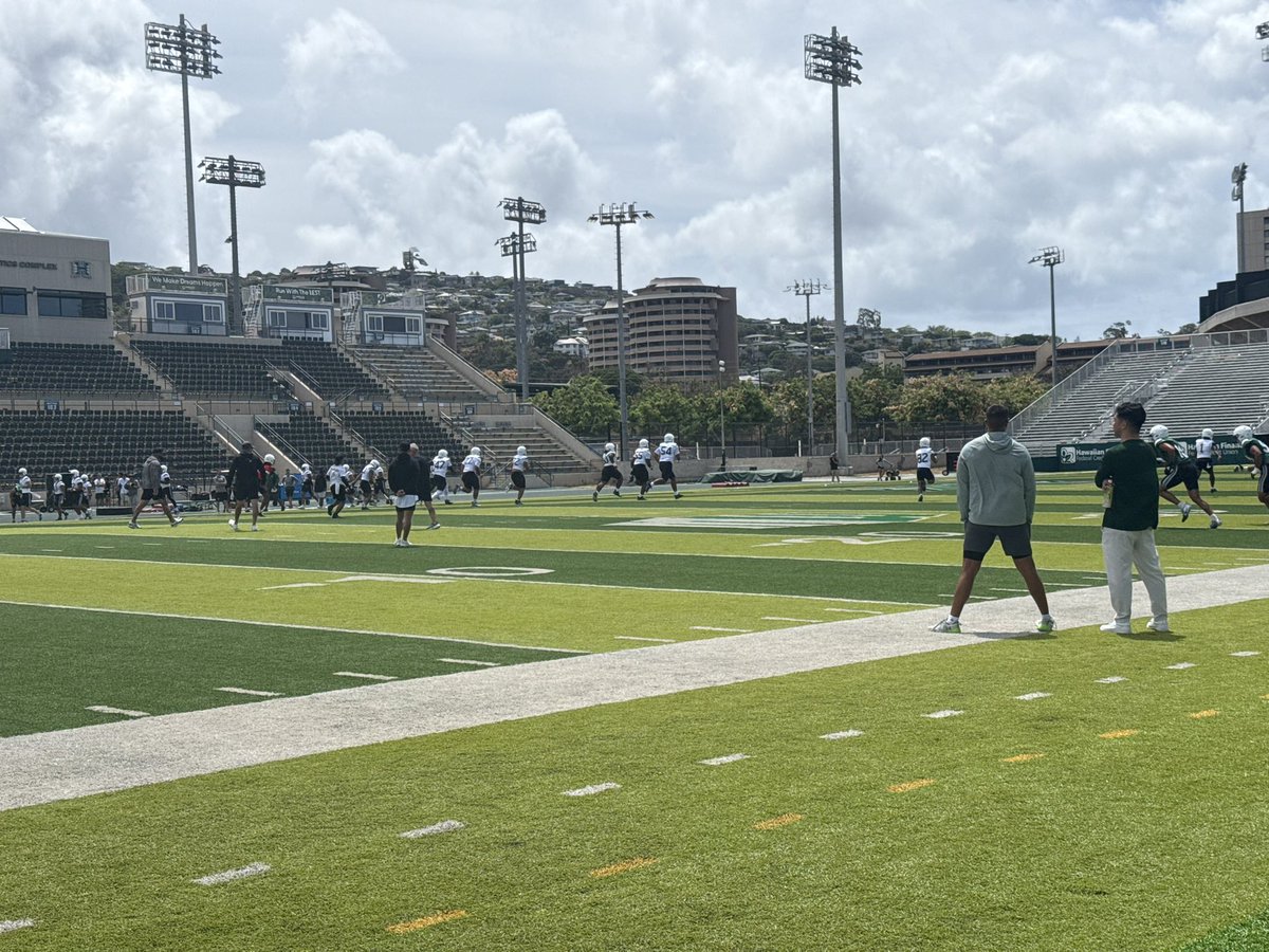 We out here ☀️🌈🏈 #HawaiiFB