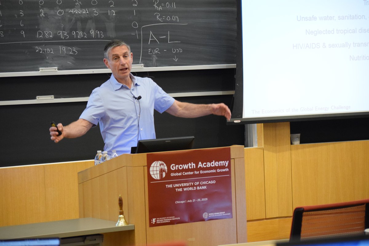 academy_gceg's tweet image. LIVE at #GrowthAcademy25: Prof. Michael Greenstone (@UChiEnergy) discusses "The Economics of the Global Energy Challenge," emphasizing how nations must balance reliable energy, clean air, and climate goals—and the importance of pricing energy’s true costs.
#EnergyEcon