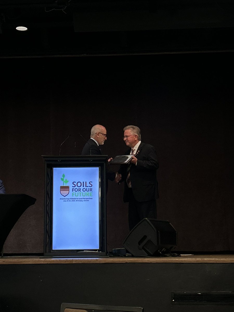 SenatorRobBlack's tweet image. I am humbled and honoured to receive the International Union of Soil Sciences Distinguished Medal of Service this morning at the #SoilsForOurFuture Conference. Thank you to the @CSSS_Soils for the kind nomination and to the @IUSS_ORG for the recognition. What an honour!…
