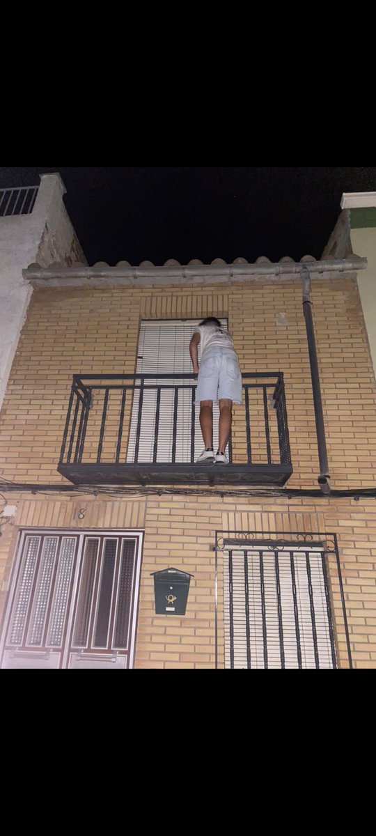 No que llego a casa y me encuentro a un tio intentando okuparmela, ya los OKUPAS ni se ESCONDEN...
