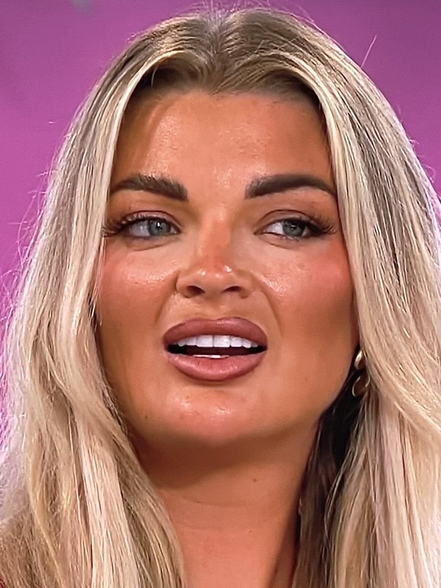 TheRealGSR_7's tweet image. LOL….you could literally hear that penny dropping in that Helena moment 😭😭😂😂💀💀 #LoveIslandUK #LoveIsland