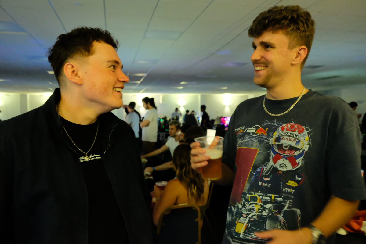 fett1sCS2's tweet image. Last of epic lan photos 😢
📸 @meffew
