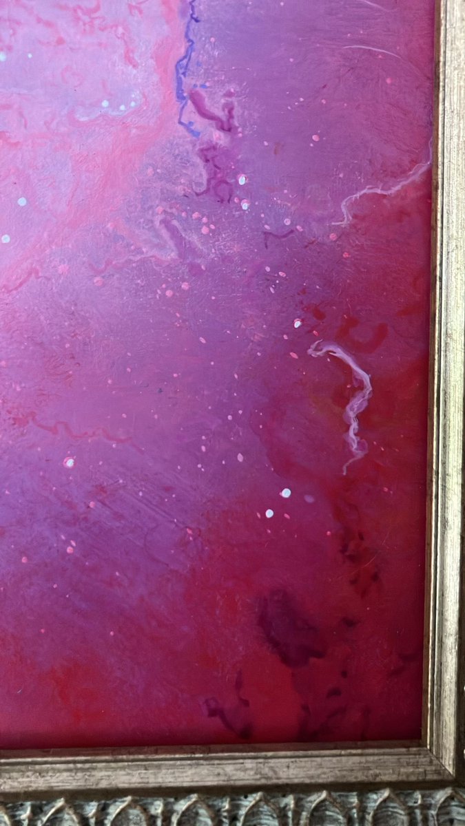 HandDrawnWorld_'s tweet image. My cake reminds me of Kate’s (Handmaiduns) artwork 🖼️💜🍰 Both divine! 🥰
Sidenote: does anyone else see a face…? 🐶
#MHHSBD #UKGiftHour #shopindie #cake #cosmos