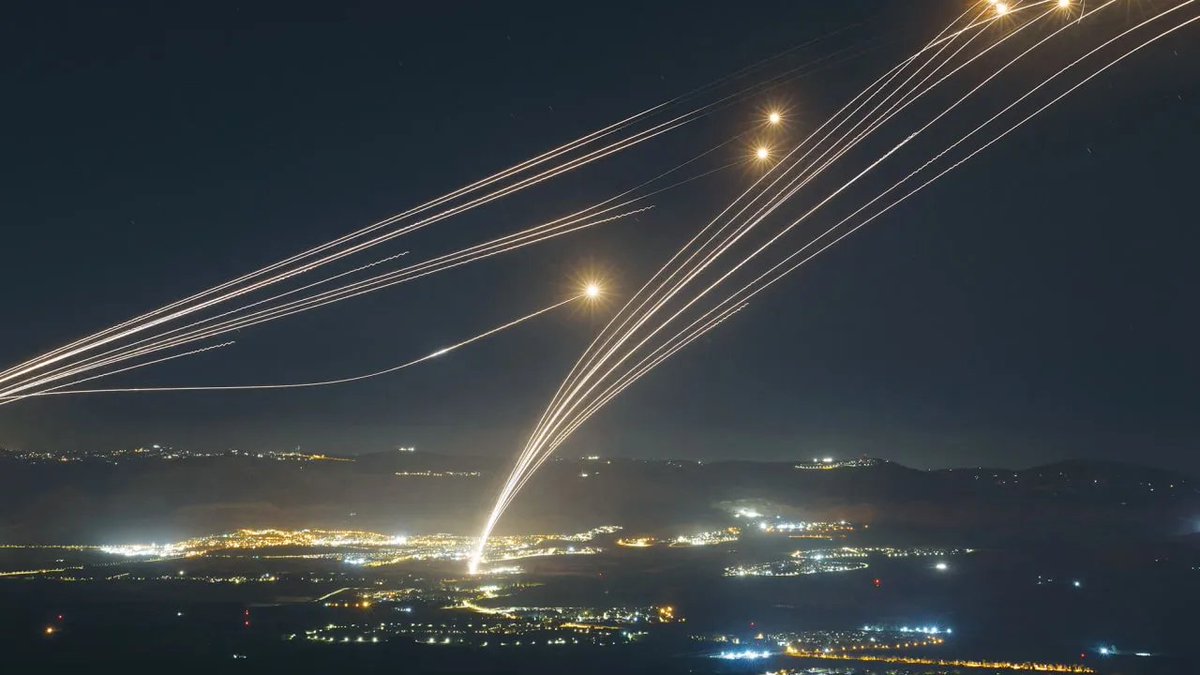 8/ The first operational version will be ready in 36 months.

Integrated. Tested. Working.

The rest of the world still talks.
Trump builds.