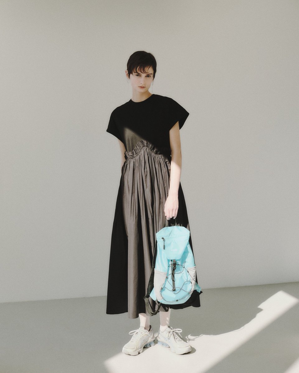 ASICS and Tokyo-based label emmi come together for a clean, modern take on the GEL-KINETIC FLUENT. Blending early 2010s running tech with layered mesh and metallic accents, this special edition pairs archival design with advanced comfort from FF BLAST PLUS and Scutoid GEL