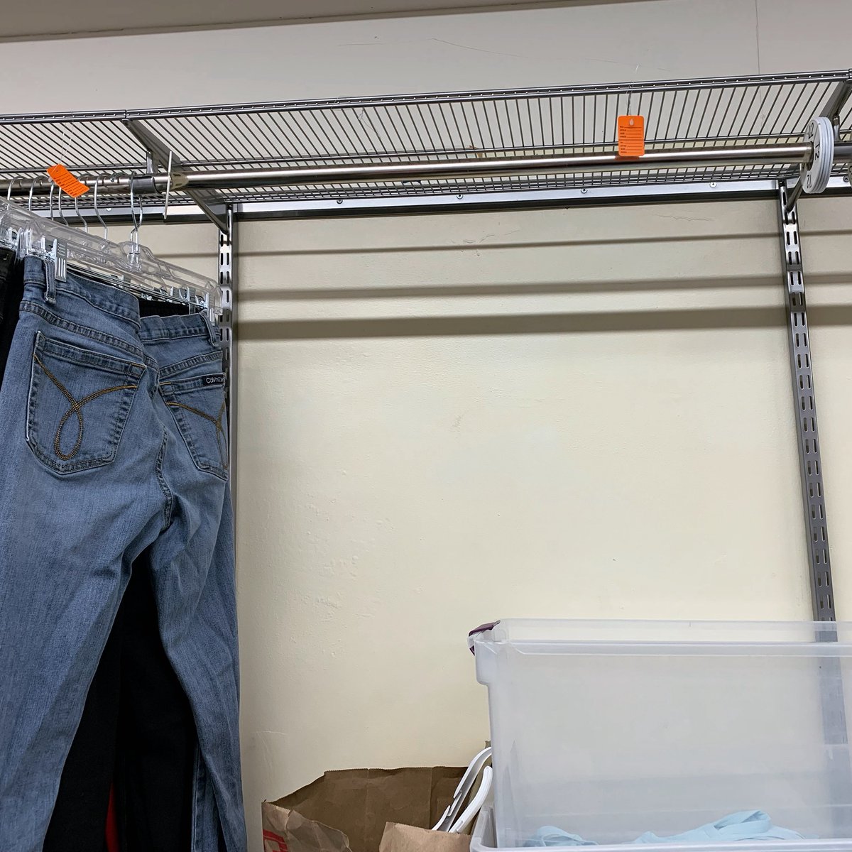 It's #wishlistwednesday and we are in need of pants 💙🌟! We are low on many sizes, especially in our boys and young women’s departments. Full Donation Guidelines are available at clothestokidsdenver.org/donate-clothin…). Donations are accepted Tue-Sat from 9-4. #donationsneeded #thankyou