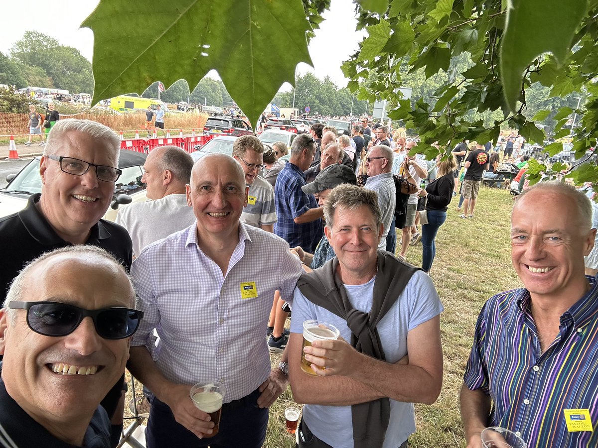 GPOnyx's tweet image. Good afternoon at classics on the common in Harpenden..one for @LUDENClassics