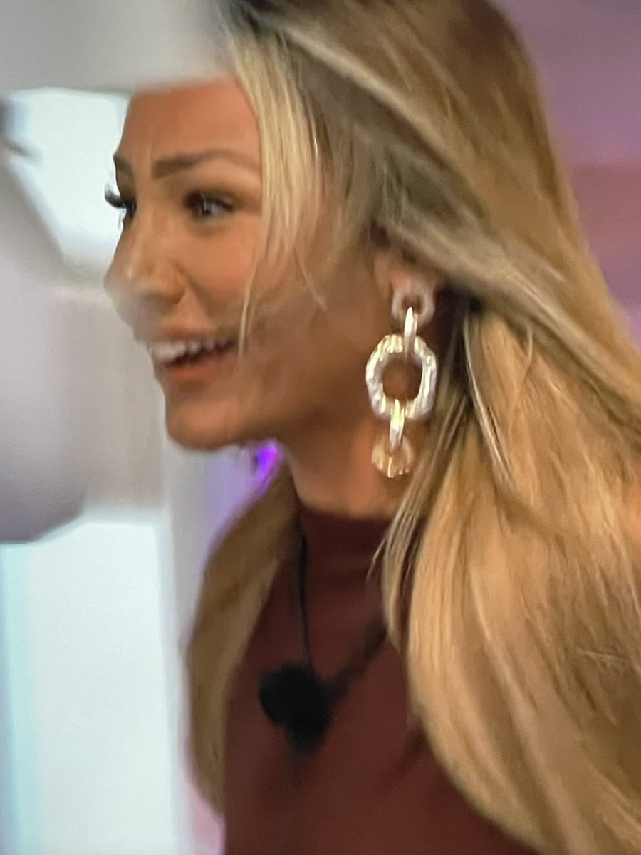 TheRealGSR_7's tweet image. Cheers Meg…scared my dog with that banshee cry 💀💀😭😭 #LoveIslandUK #LoveIsland